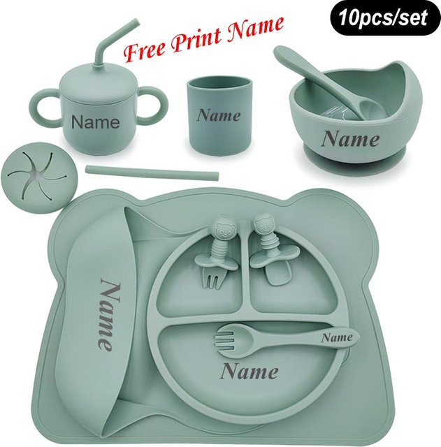 10-teiliges Silikon Baby Fütterungsset in Grün mit personalisierten Namensschildern inklusive Schalen, Tischsets, Löffeln und Gabeln für Neugeborene - Bild 1