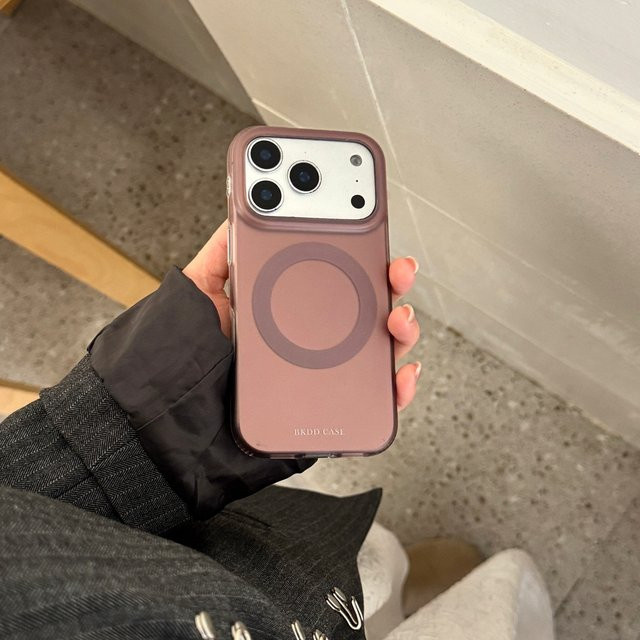 Stoßfeste magnetische Schutzhülle für iPhone 17 16 15 14 Pro Max mit kabelloser Ladefunktion in Braun Matt - Bild 1