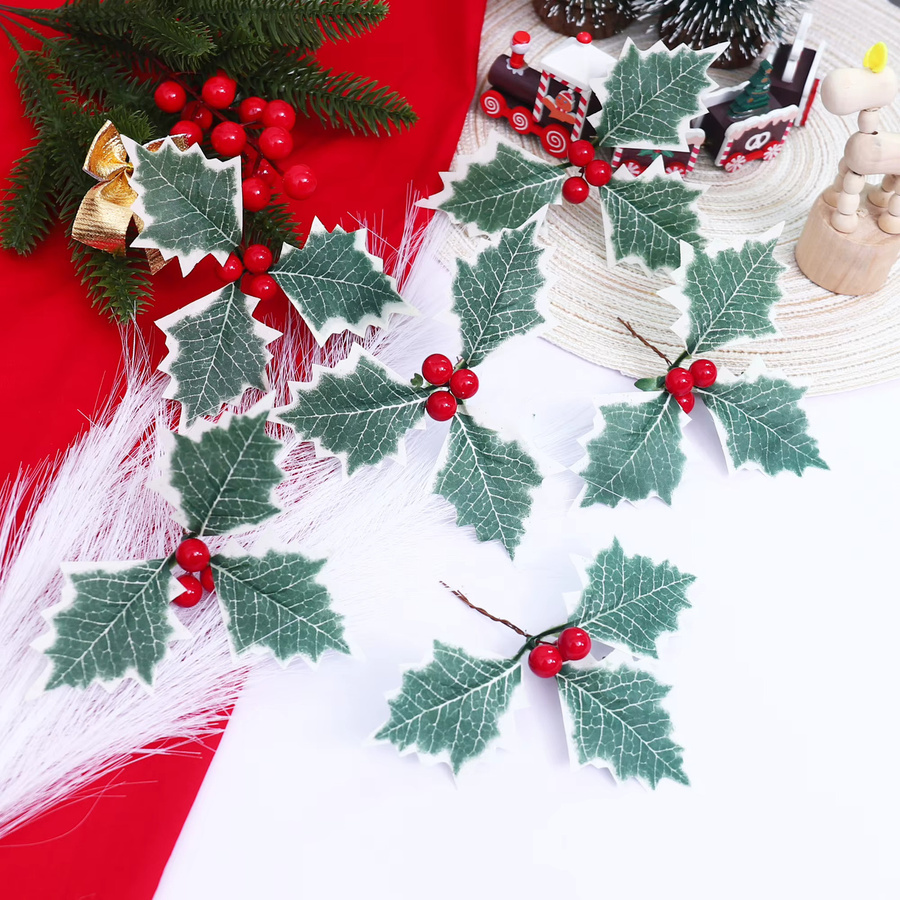 Kahaul 10 Stück künstliche Weihnachts-Stechpalmen-Beeren mit grünen Blättern in Rot und Grün für Weihnachtsbaum und Dekoration - Bild 2