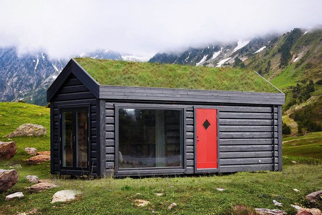 Tiny House Fertighaus HyggeHut winterfestes Blockhaus B/T: 8 x 3 m - Bild 1