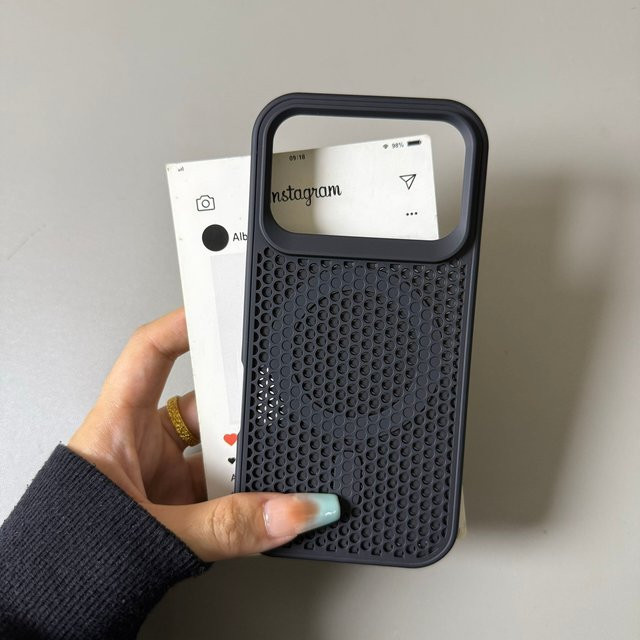 Xiaomi POCO F8 Pro und POCO F8 Ultra Magnetische Waben-Thermo-Mesh Schutzhülle aus PC in Schwarz und Blau - Bild 1