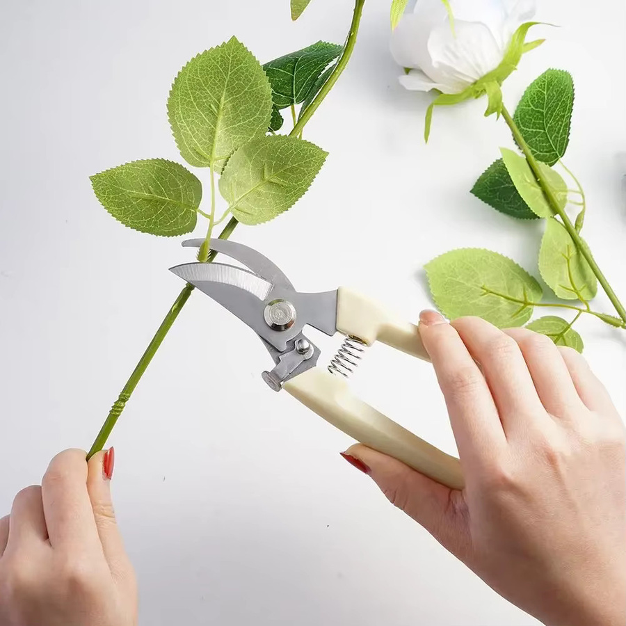Vielseitige Gartenschere in Weiß für Blumen, Äste und Obstbäume - Bild 3