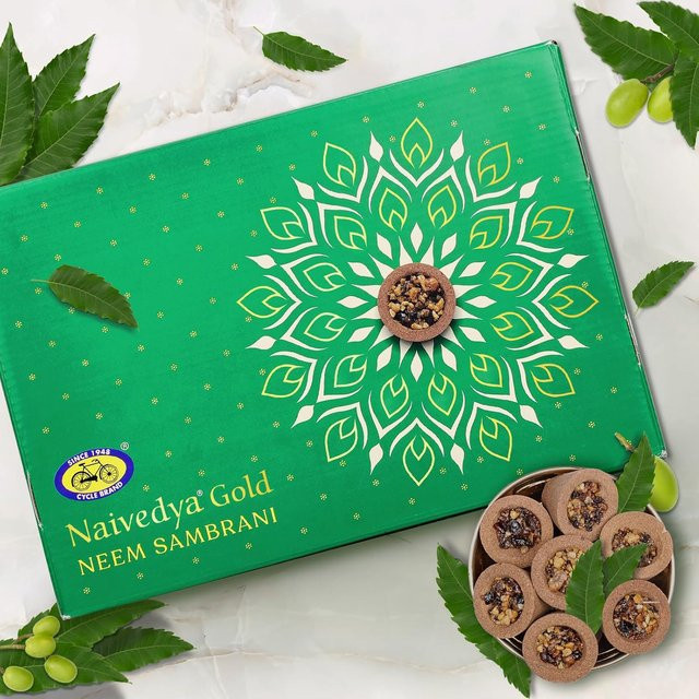 Cycle Pure Naivedya Gold Neem Sambrani Dhoop-Becher mit Halter, 18 Stück, holzkohlefrei, grün - Bild 1