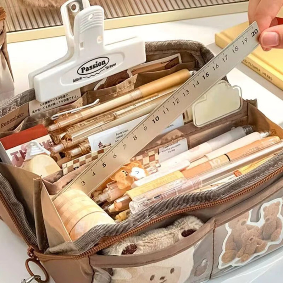 Capybara Bleistiftbeutel in Braun als tragbares Federmäppchen und Kosmetiktasche für Kinder - Bild 2