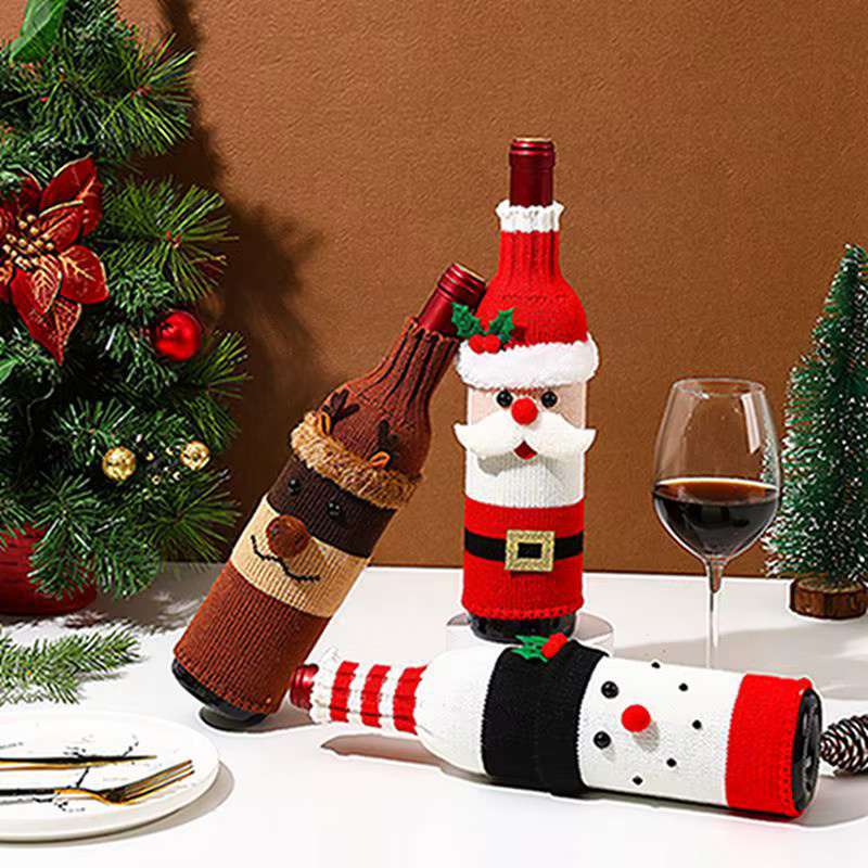 Ataozhekou Weihnachtliche Flaschenverkleidung mit Schneemann Elch und Santa als Party Dekoration für Weihnachten und Silvester - Bild 2
