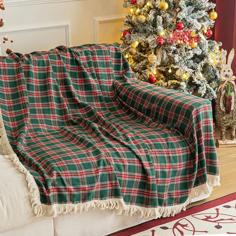 Yiran Furniture Rutschfeste Sofa-Vollabdeckung mit Quasten im rot-grünen Karo-Design für Weihnachten, B/B: 180 x 260 cm - Bild 2