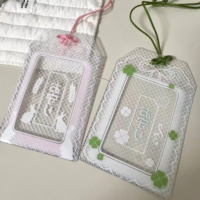 Koreanische Imperial Guard-Serie PVC-Kartenhülle mit Kleeblatt-Design und Display-Anhänger-Clip in Transparent - Bild 1