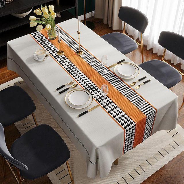 Lucky Black Cat Tischdecke aus PVC in Orange, wasserabweisend und pflegeleicht, B/T: 140 x 140 cm - Bild 1