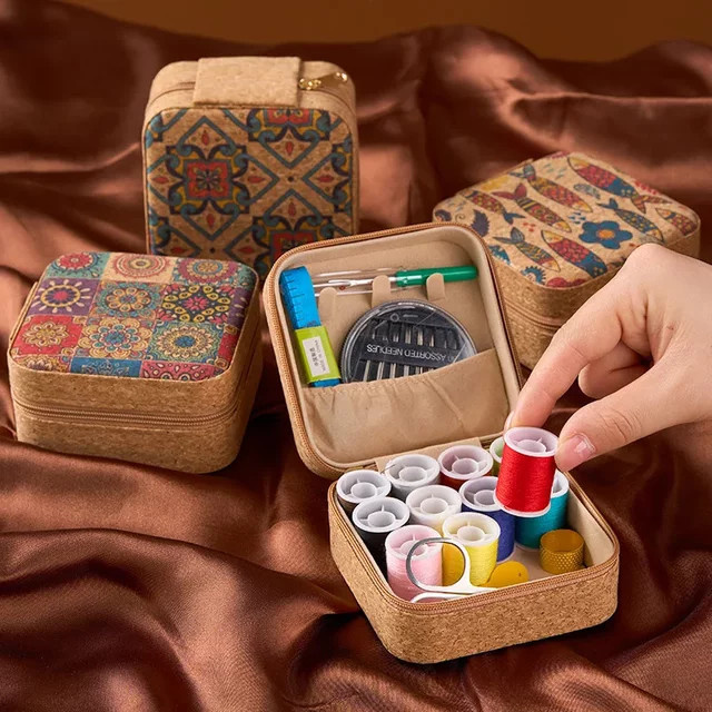 Tragbares Reise-Nähset mit Zubehör in Multicolour aus Kunststoff - Bild 1