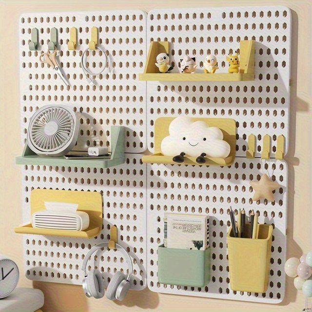 Multifunktionales Wand-Organizer Lochbrett aus Kunststoff in Weiß mit Haken und Regalen zur Montage ohne Bohren - Bild 1