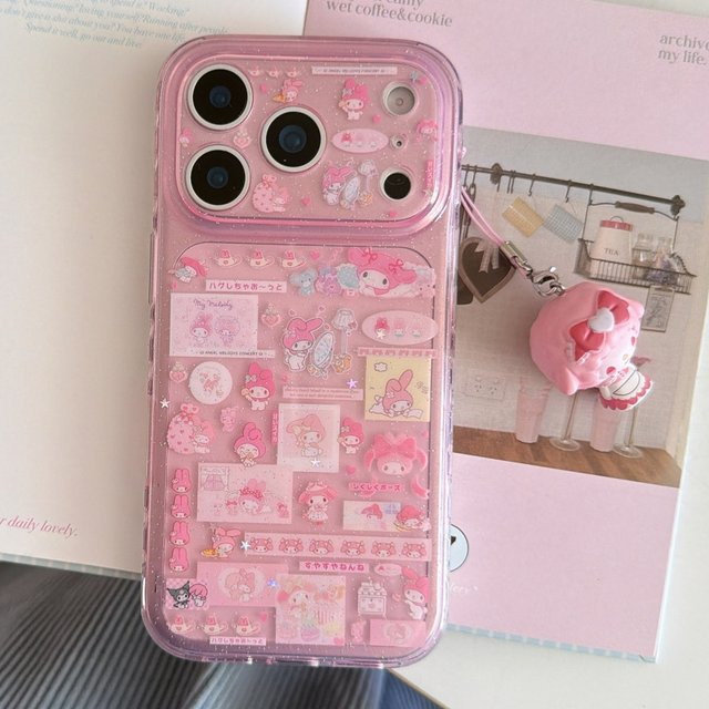 Sanrio Handyhülle mit Doppelschicht-Collage und Linsenschutz für iPhone 17 16 15 14 Pro Max in Pink, stoßfeste TPU Glitzer-Schutzhülle - Bild 1