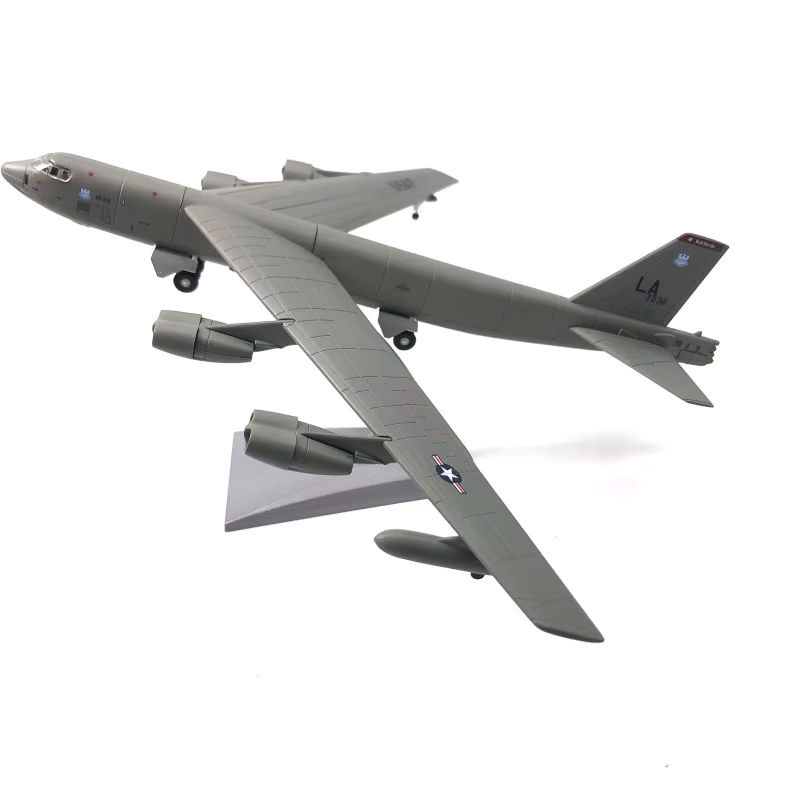 USA B-52 Bomber Modellflugzeug aus Metall im Maßstab 1:200, Farbe Grau - Bild 3