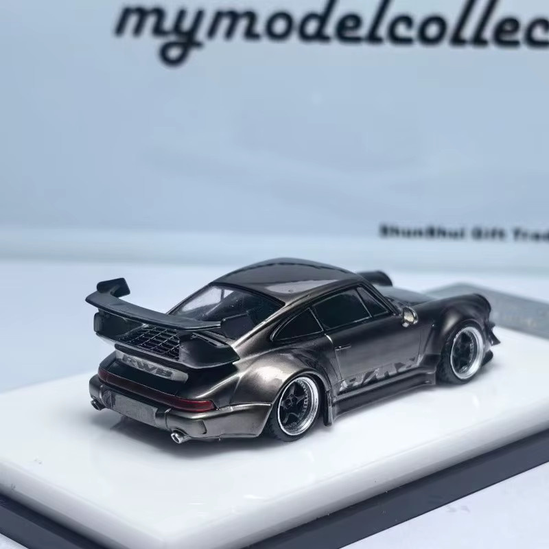 RWB Modellkollektion MC Cement Grey Ducktail 964 993, Legierungsautomodell, 1:64, ab 14 Jahren - Bild 1