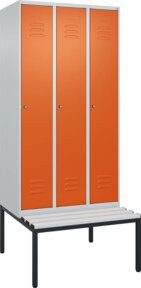C+P Spind Classic PLUS Garderobenschrank mit Sitzbank, 3 Abteile, Lichtgrau, B/T/H: 212,0 x 90,0 x 81,5 cm - Bild 1