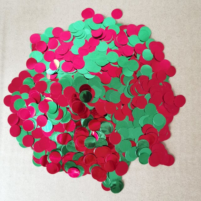 Rundes Glitter Konfetti aus Folie in Rot und Grün für Weihnachten, Geburtstag und Party, 1,5 cm Durchmesser - Bild 1