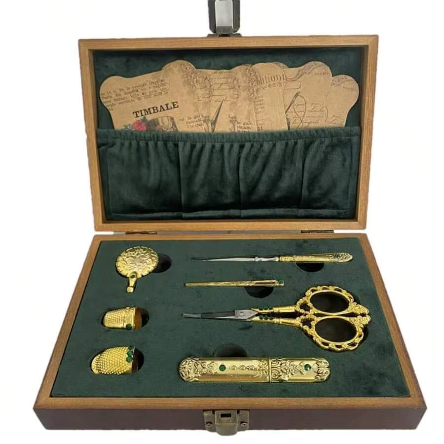 NOTIONSLAND Vintage Nähset im europäischen Stil mit goldener Aufbewahrungsbox für Stickerei-Werkzeuge, Nadeln und Schere - Bild 3