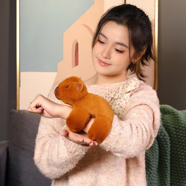 BC Pet Supplies Capybara Klatscharmband, Plüsch, 25cm, ab 14 Jahre - Bild 1