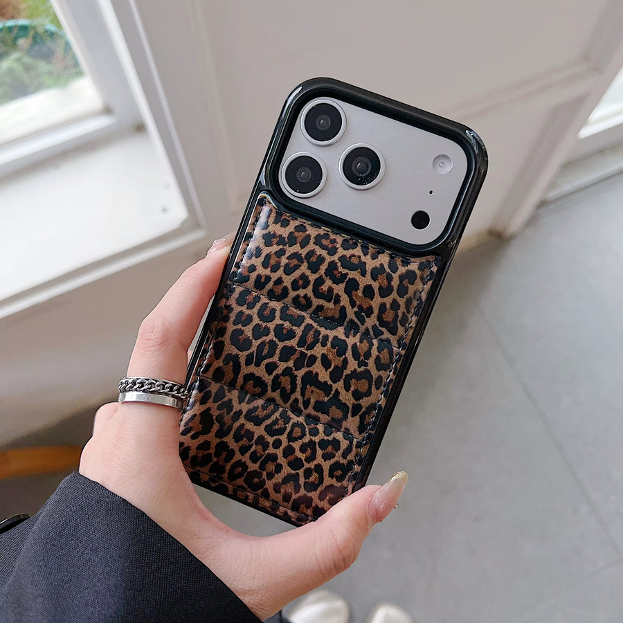 Apple iPhone Puffer Handyhülle mit Leopardenmuster in Pink und Multicolour, weiche 3D Daunenjacken-Schutzhülle mit Baumwollfüllung für iPhone 17, 16, 15, 14, 13, 12, 11 Pro Max - Bild 2