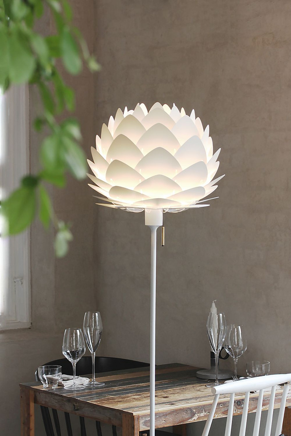 UMAGE Aluvia Leuchtenschirm in Weiß aus Kunststoff und Aluminium in Lotusblüten-Design - Bild 2