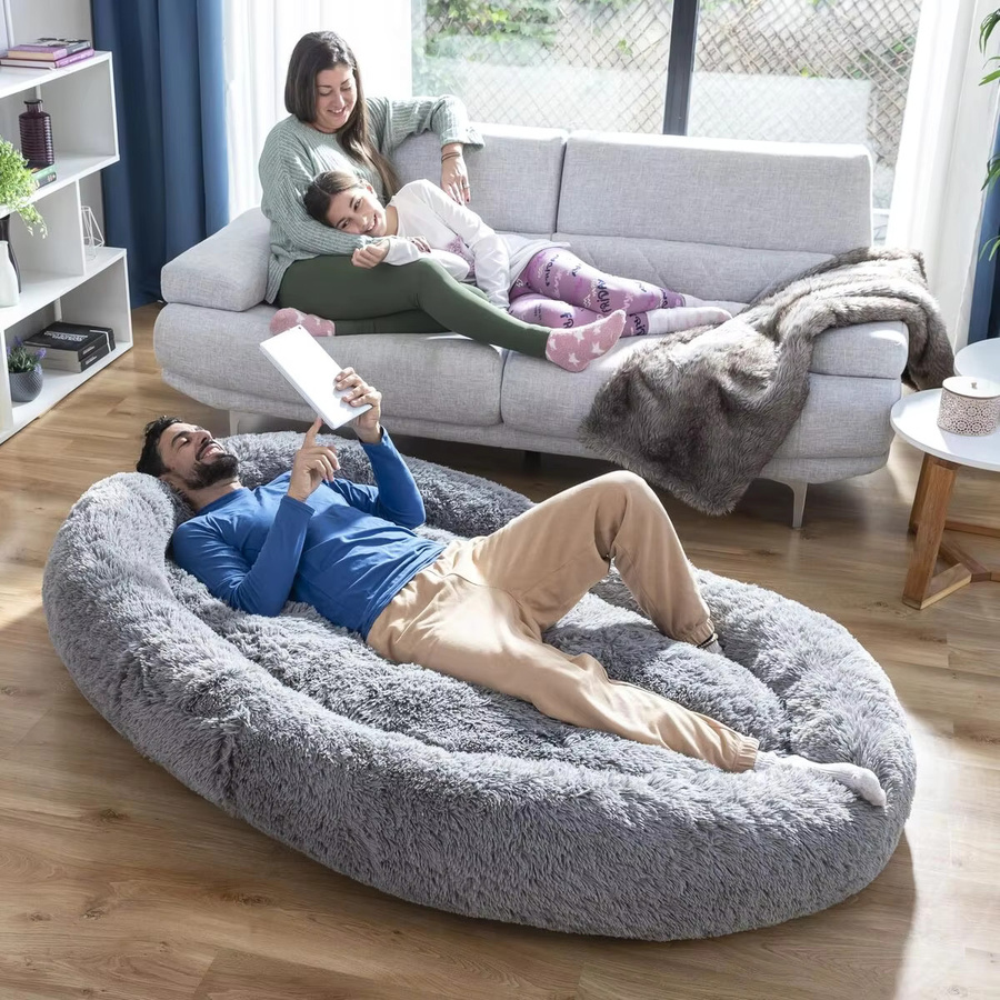 Ergonomisches Hundebett für Menschen XXL von InnovaGoods in Grau mit abnehmbarem Bezug und rutschfester Unterseite, B/T/H: 190 x 140 x 25 cm - Bild 2