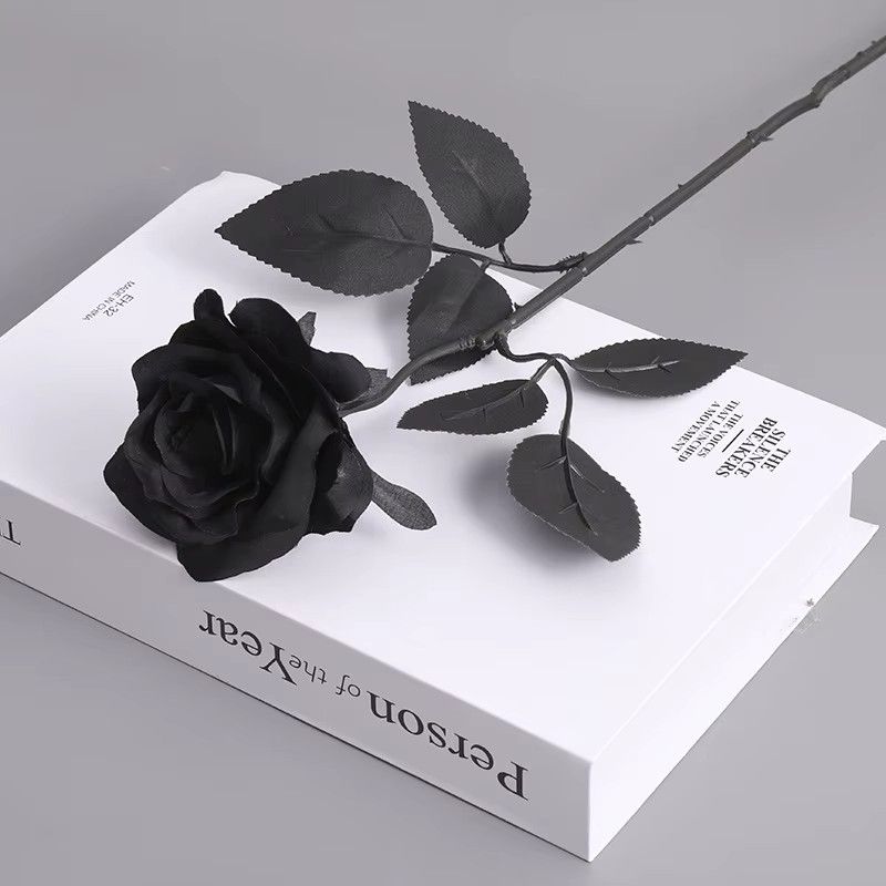 Uflower Einzelne Rose Schwarz als künstliche Dekoration im Gothic Stil für Halloween und Hausgarten - Bild 6