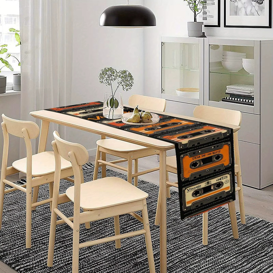 JIT Tischläufer mit Vintage-Kassettenband Design in Multicolour, Retro-Dekoration für deinen Esstisch - Bild 2