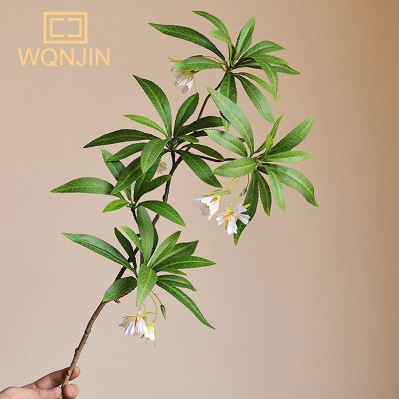 Künstlicher Eukalyptus WQNJIN in grünem Blumenarrangement mit Keramikvase für deine Hochzeitsdekoration - Bild 1