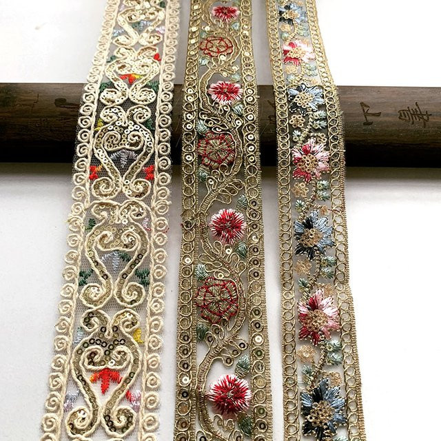 Spitzenborte mit Blumenstickerei in Gold und Multicolour, 2m Nähzubehör für Vorhänge und DIY-Bastelprojekte - Bild 1