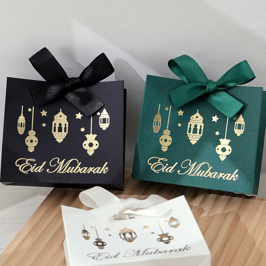 Fünfteiliges Eid-Geschenkset aus Papier in Gold und Weiß mit Laternenmustern und eleganten Bändern für Süßigkeiten und Dekorationen - Bild 3