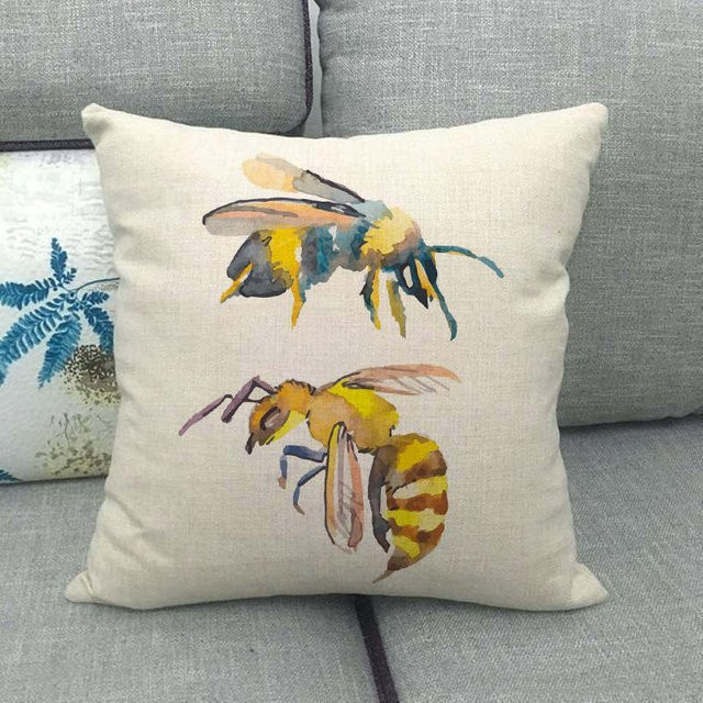 Kissenbezug mit Schmetterlings- und Bienenmuster von Tinika Chen, Kurzflor Digitaldruck, B/B/H: 18 x 18 x 18 cm - Bild 1