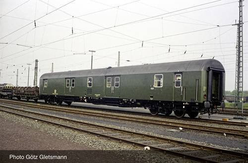 Arnold 2er-Set Postwagen Post-mrz der DB Spur N in Grün, Ozeanblau und Beige - Bild 1