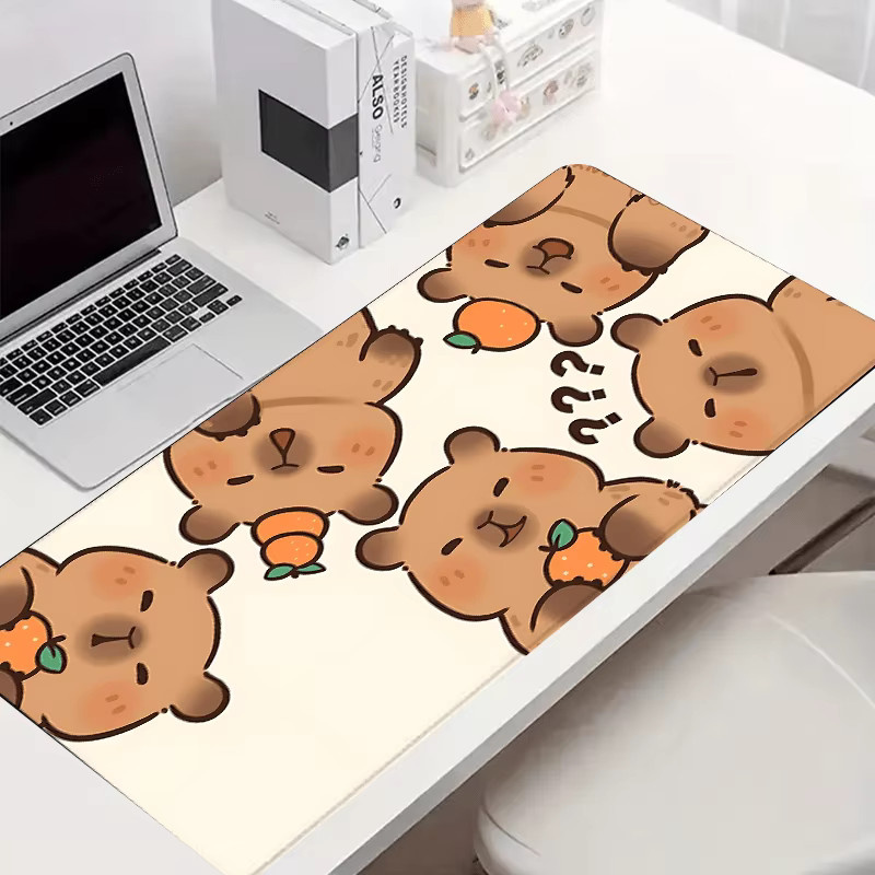 Extra großes Mauspad mit Capybara und Mandarinen Motiv in Multicolour, rutschfeste Gummiunterseite und genähte Kanten für Gaming und Büro - Bild 3