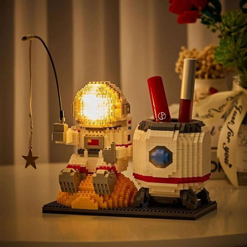 Binchi Keji Travel Astronauten-Block Set mit Schreibtischorganizer und Stifthalter aus Kunststoff, 1588 Teile - Bild 1