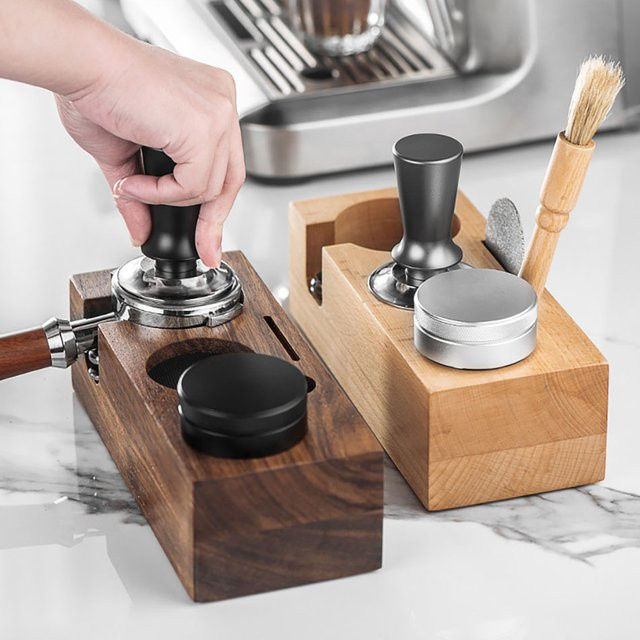 MHW-3BOMBER Espresso Siebträger-Halter aus Walnuss für 58mm Siebe in Braun - Bild 1