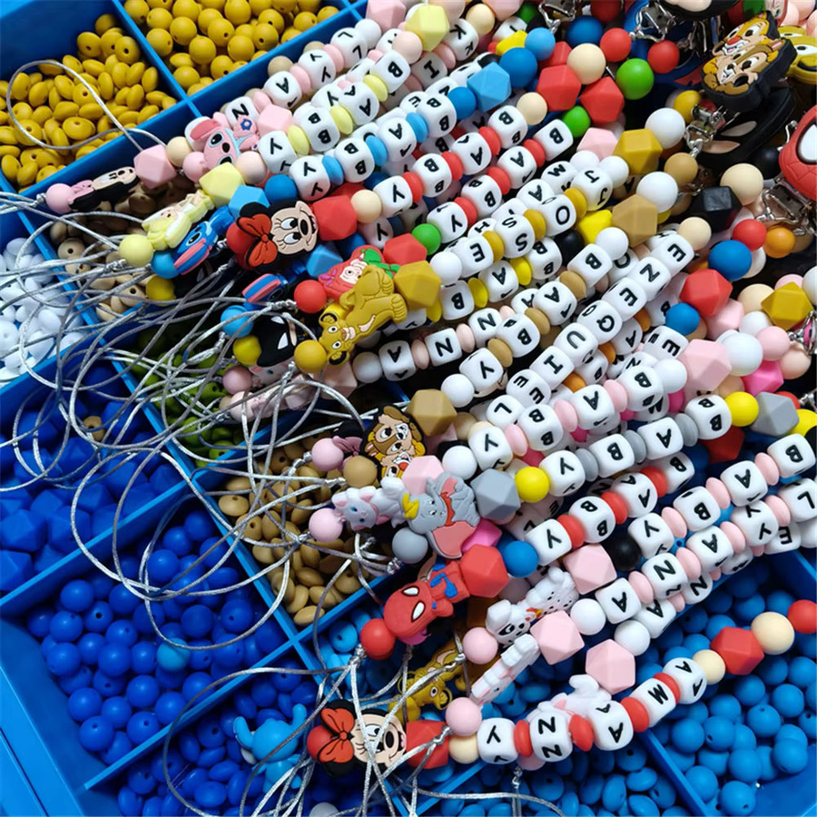 Personalisierte Schnullerkette mit Namen von Potdemiel aus Silikonperlen in Mehrfarbig - Bild 2