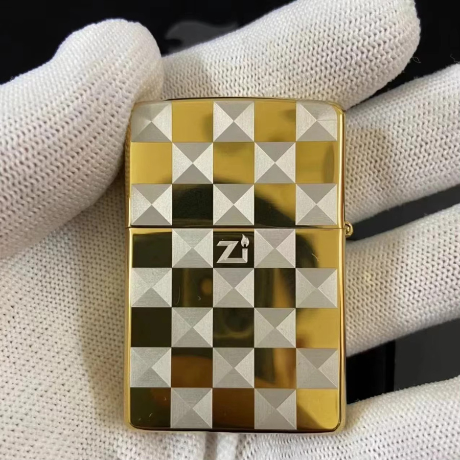 Zippo Feuerzeug Golden White Checkered Style Windproof Collection in Gold und Weiß - Bild 2