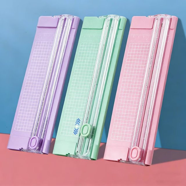 Manuelle A4-Papierschneidemaschine mit geradem Schnitt in Pink - Bild 1
