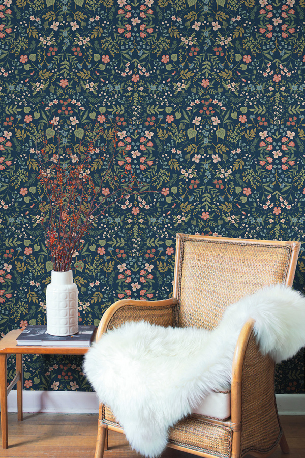 Rifle Paper Co. Tapete Wildwood RI5154 mit floralem Naturdesign in Multicolour - Bild 1