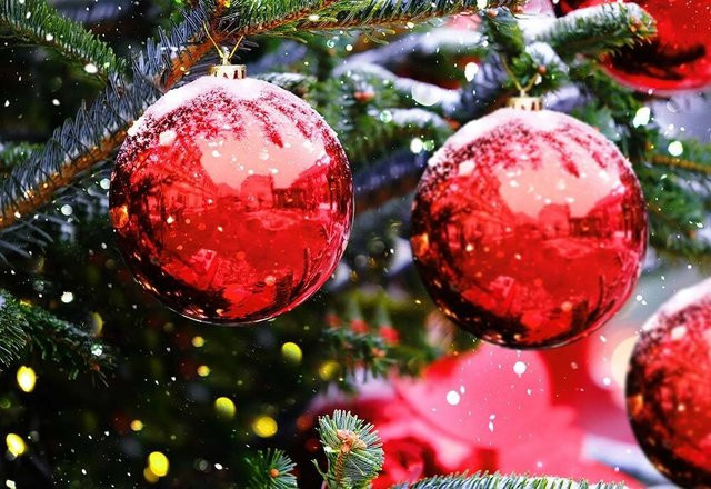 6er Set glänzende Christbaumkugeln in Rot für deinen Weihnachtsbaum, Durchmesser: 14 cm - Bild 1
