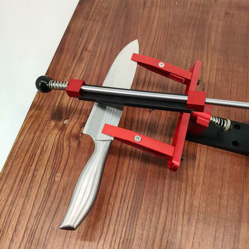Professioneller Messerschärfer von RSCHEF aus roter Aluminiumlegierung mit Holzschleifsystem und einstellbarem Schleifwinkel - Bild 2