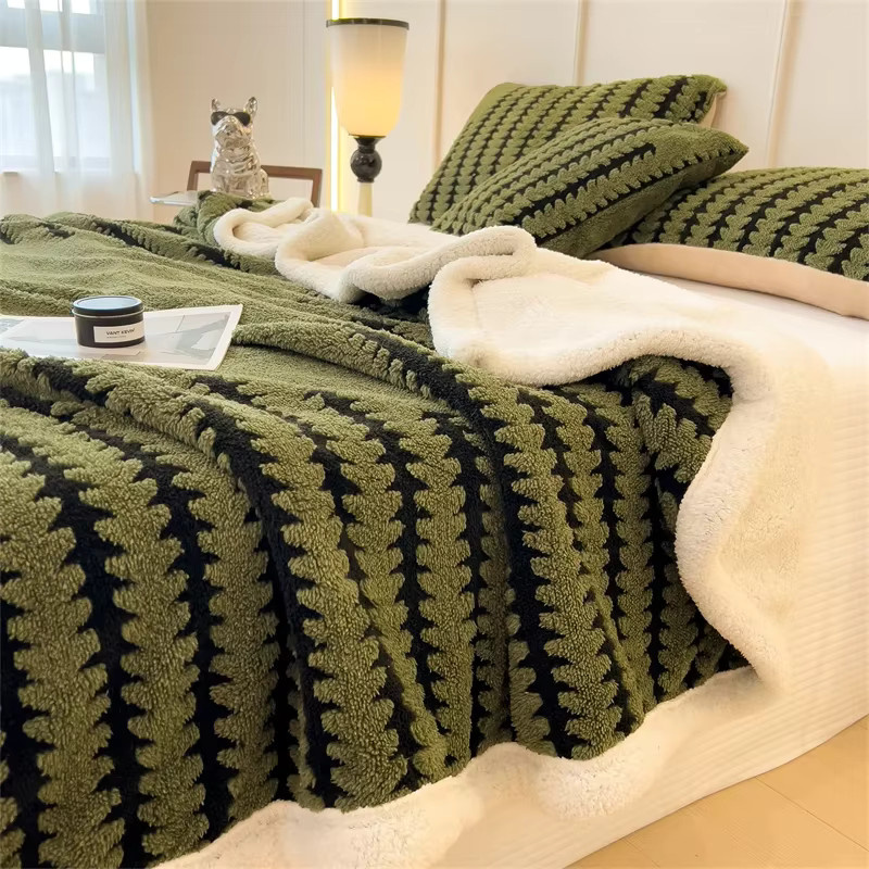 Weiche und flauschige Flanellbettdecke in Queen-Size, wärmende Fleece-Nickerchendecke für Erwachsene, Farben: Weiß und Grün - Bild 3