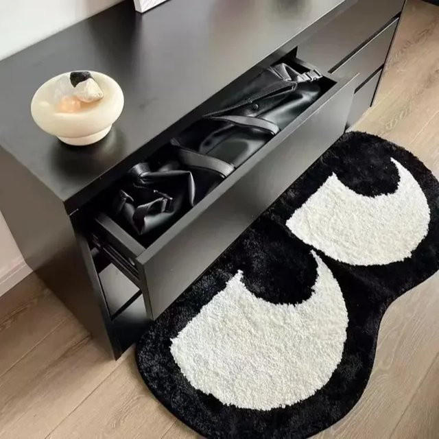 VIKAMA Cartoon-Teppich mit niedlichen Augen in Schwarz, weicher Kaschmir-Imitat Bodenbelag für Schlafzimmer und Wohnzimmer - Bild 1