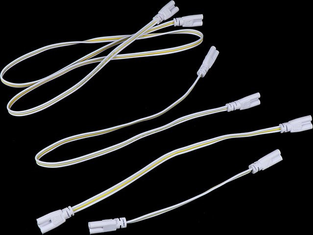 LED-Röhrenlampe T5 in Weiß mit doppelendigem Anschlusskabel und Verbindungskabel - Bild 1
