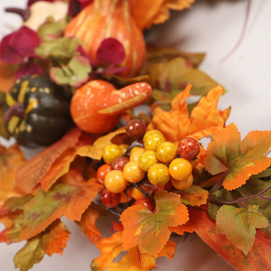 Künstlicher Herbst-Türkranz in Orange mit Kürbis, Beeren, Tannenzapfen und Ahorn aus Rattan und Textil, Durchmesser: 45 cm - Bild 2