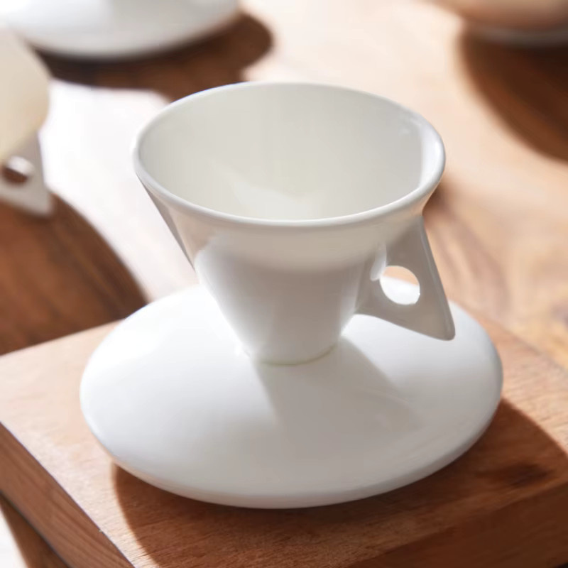 Bone China Espresso-Set mit Kaffeetassen, Untertassen und Löffeln in Weiß - Bild 3