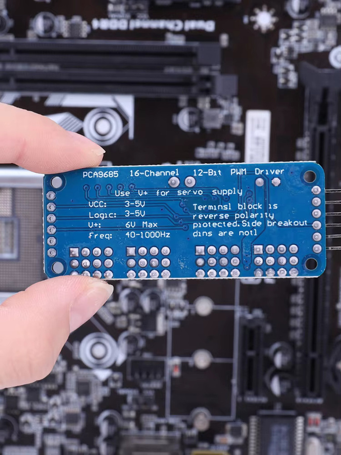 APWIKOGER PCA9685PW 16 Kanal 12-bit PWM Servo Treiber Modul mit I2C Schnittstelle in Blau für Raspberry Pi - Bild 3