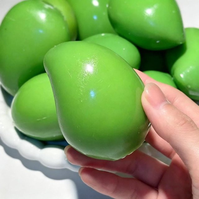 Handgemachter Knuspriger Mango Stressball, Farbwechselnde Mango Squishy Fidget Ball, ASMR Sensorisches Stressabbau Spielzeug - Bild 1