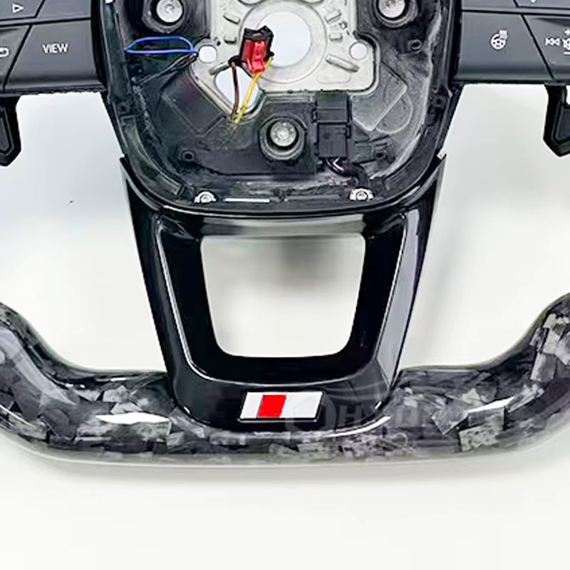 Multifunktionales Sportlenkrad aus geschmiedeter Kohlefaser in Schwarz für Audi Q5 FY, Q7 4M, Q8, S und RS Modelle - Bild 5