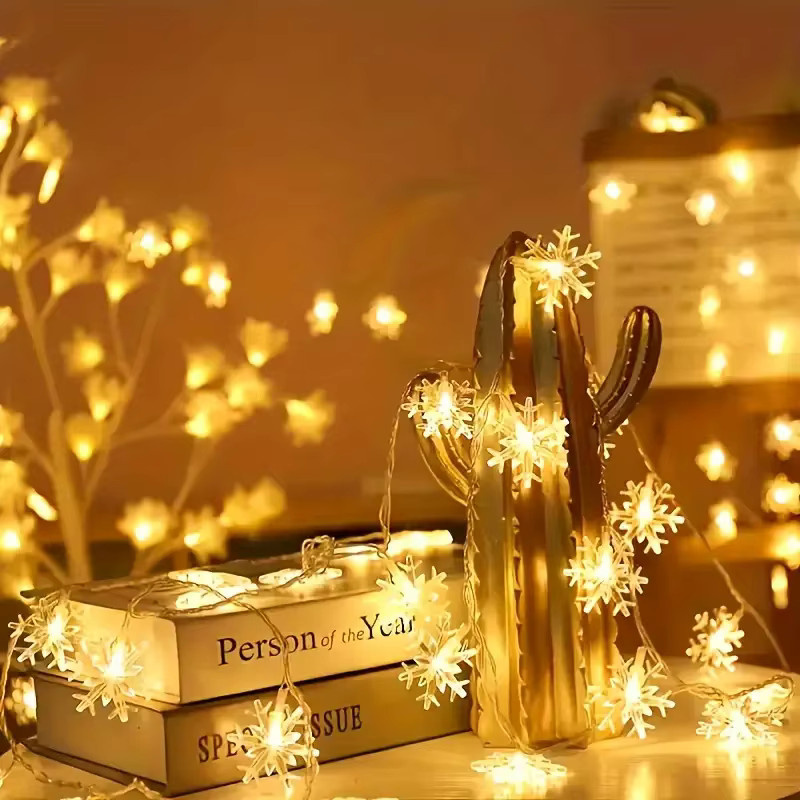 OKAL RED EAST Schneeflocken-Lichterkette in Weiß für deine weihnachtliche Heimdekoration - Bild 3
