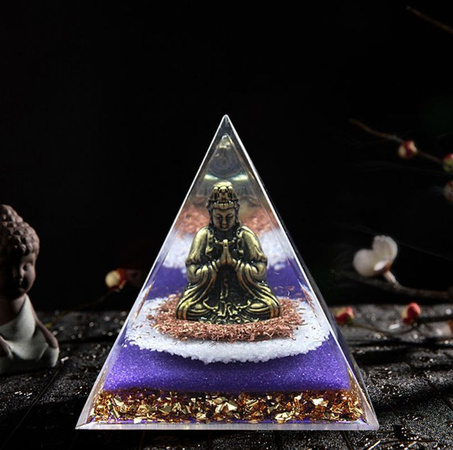 Shunmaii Buddha Orgonite Pyramide aus Kunstharz in Mehrfarbig für Meditation und Reiki